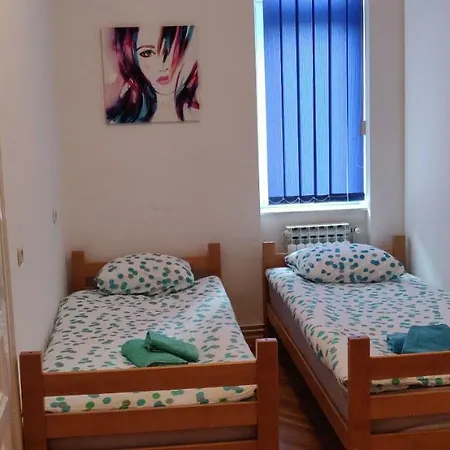 6:th April & Beds * Sarajevo