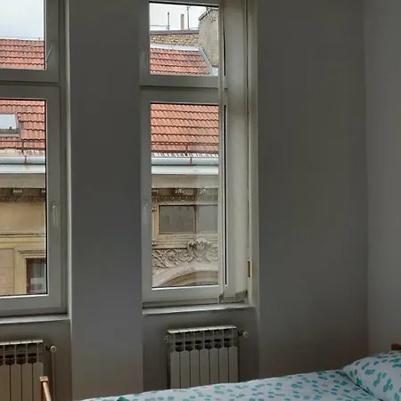 6:th April & Beds Hostal Sarajevo