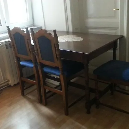 Hostal 6:th April & Beds