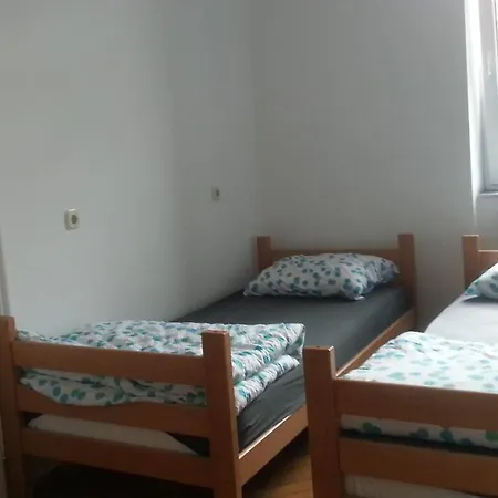 6:th April & Beds Hostal